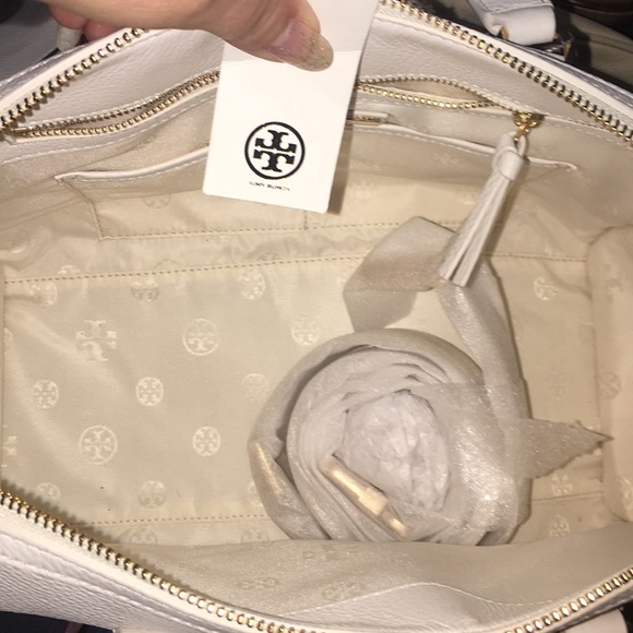 🎉 HP🎉Tory Burch large Britten in ivory - Picture 6 of 8
